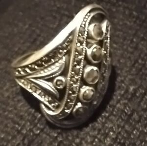 Vintage sterling and marcasite ring